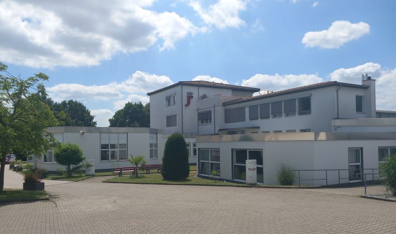 weißes Flachdachgebäude Foto der Außenstelle Bochum, Auf der Heide 24